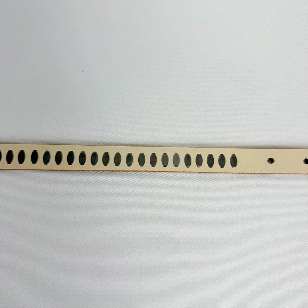 Fossil Women’s Size Medium Cream Thin Studded Leather Belt